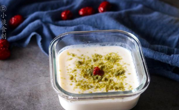 家里有牛奶的，教你做一道“宮廷小吃”，軟嫩鮮甜，孩子特別愛(ài)吃